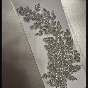 Sparkling Silver and Pearl Hairpiece